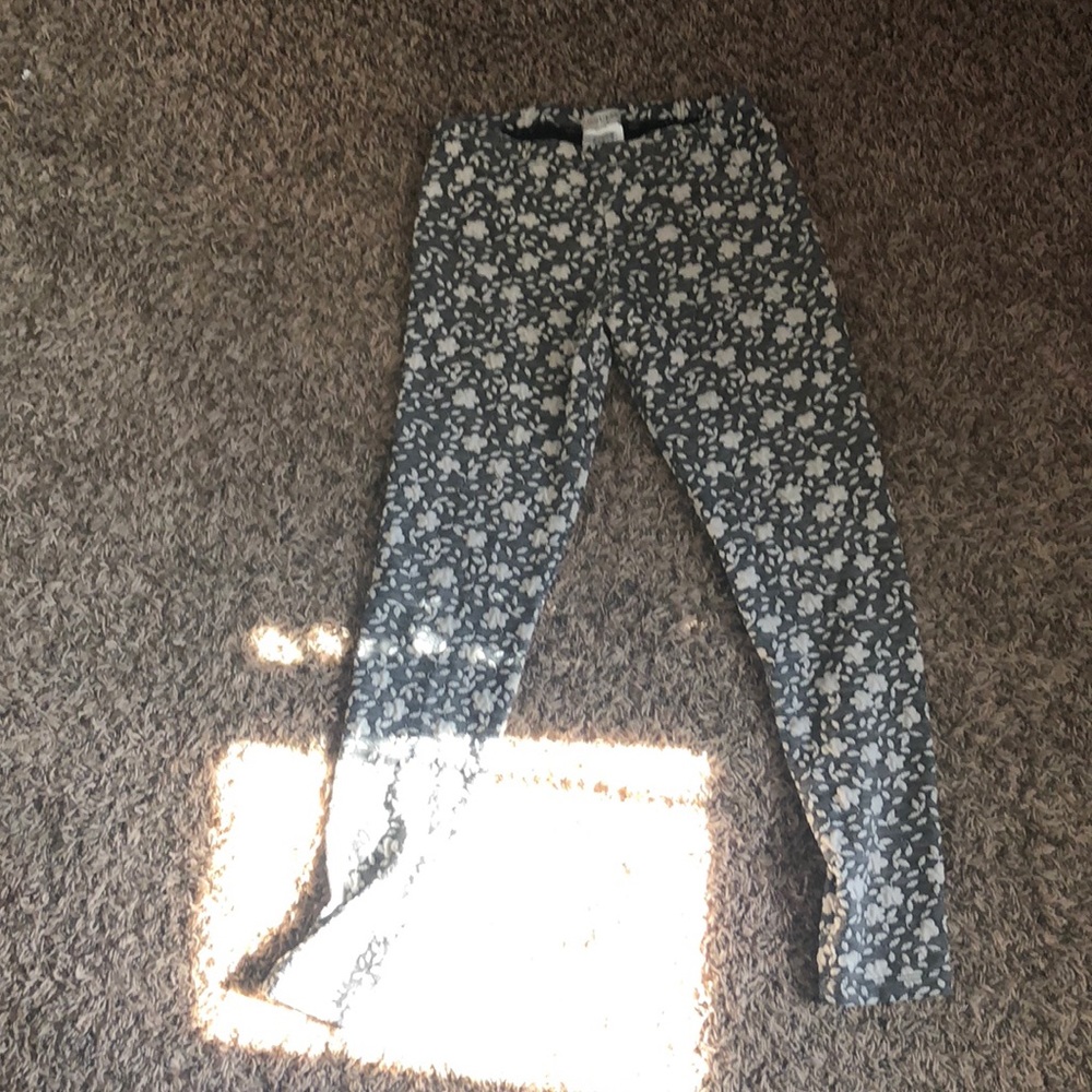 Gray ans White Pattered Leggings